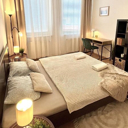 Apartment Tina - Old Town, Ac, Free Private Parking Bratysława Zewnętrze zdjęcie