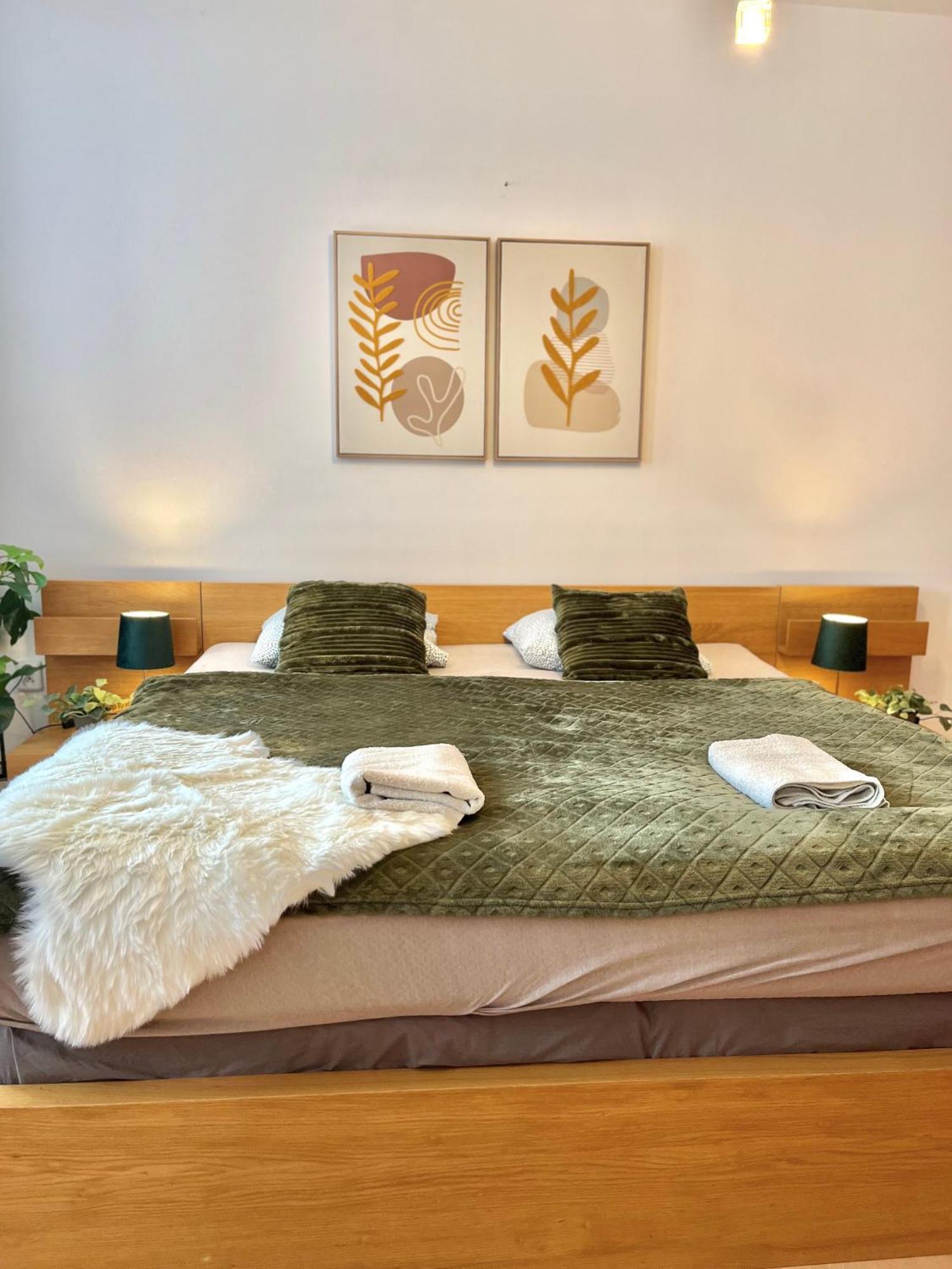 Apartment Tina - Old Town, Ac, Free Private Parking Bratysława Zewnętrze zdjęcie