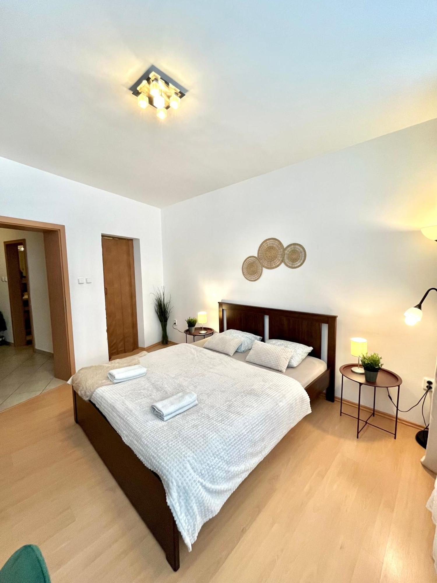 Apartment Tina - Old Town, Ac, Free Private Parking Bratysława Zewnętrze zdjęcie