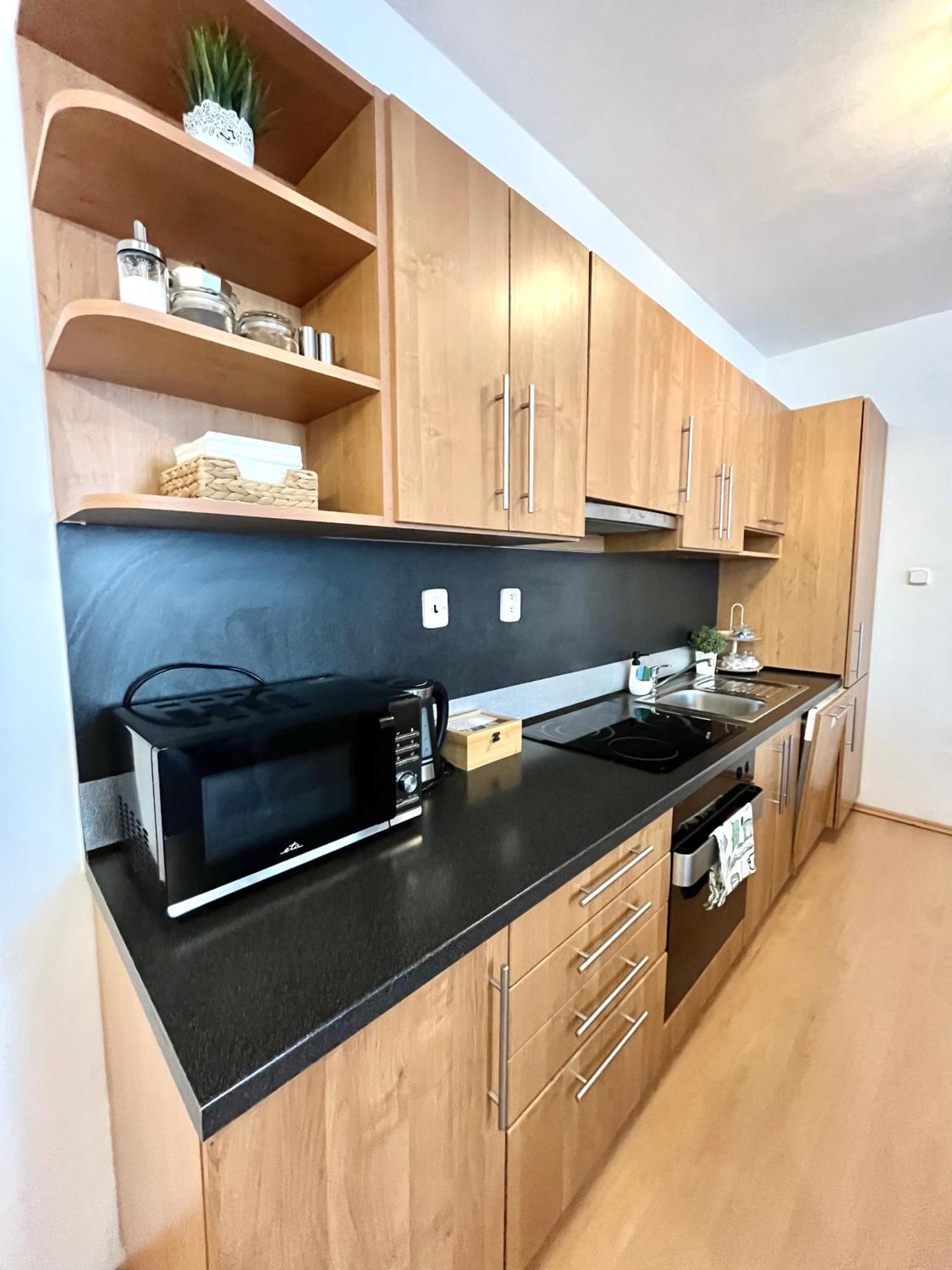 Apartment Tina - Old Town, Ac, Free Private Parking Bratysława Zewnętrze zdjęcie