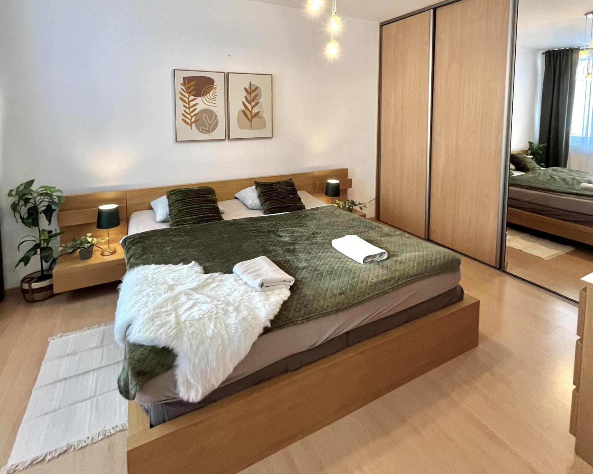 Apartment Tina - Old Town, Ac, Free Private Parking Bratysława Zewnętrze zdjęcie