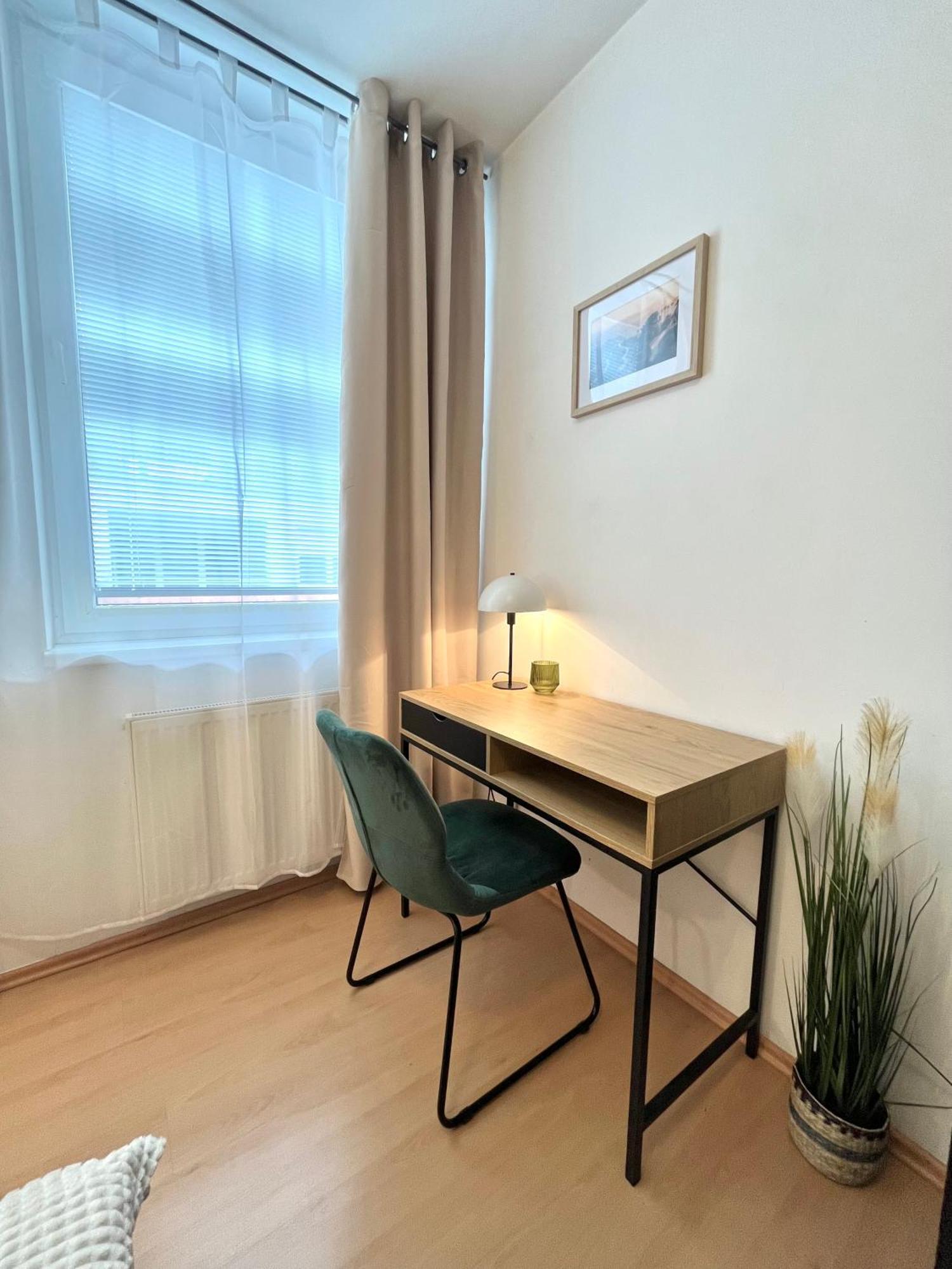 Apartment Tina - Old Town, Ac, Free Private Parking Bratysława Zewnętrze zdjęcie