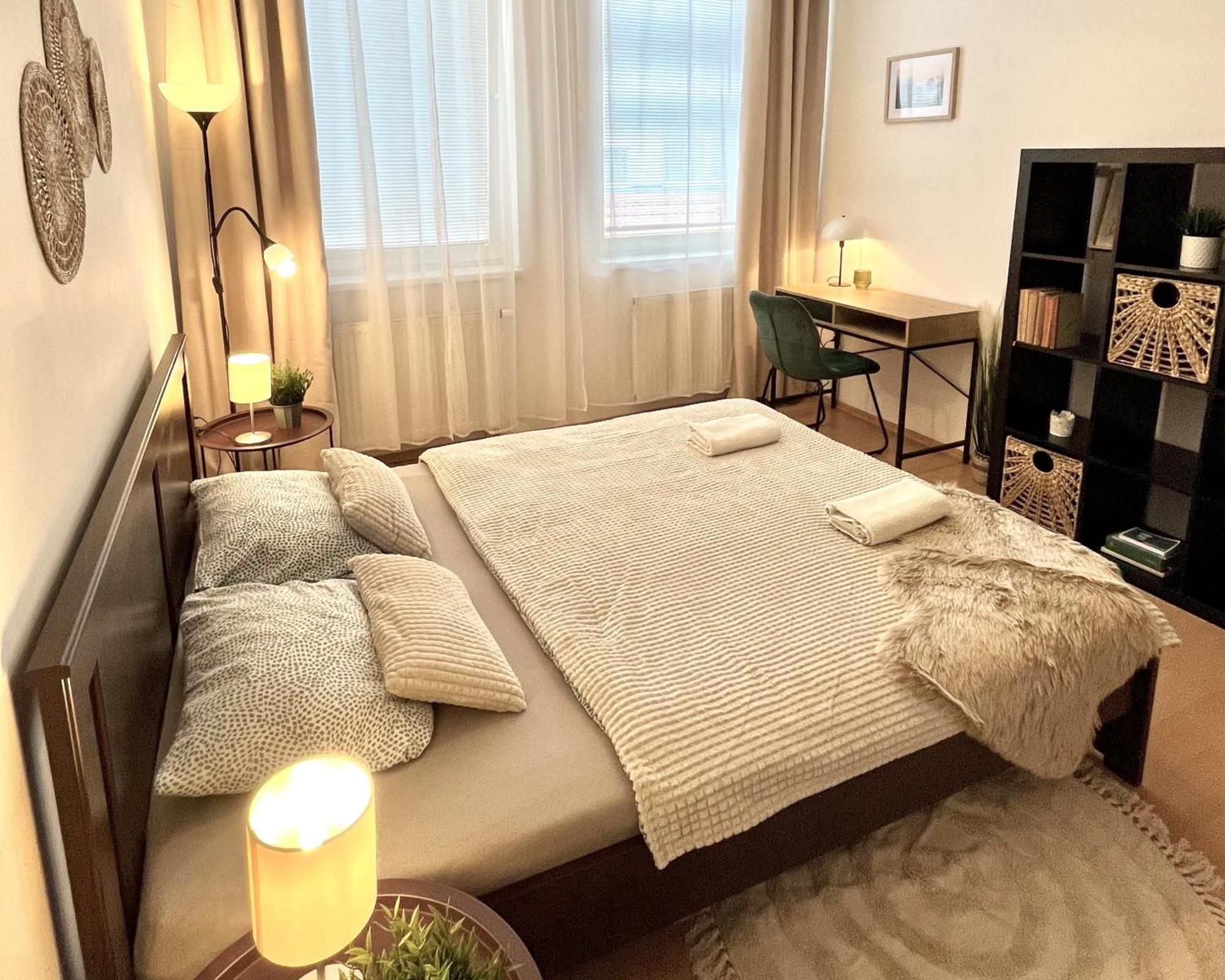 Apartment Tina - Old Town, Ac, Free Private Parking Bratysława Zewnętrze zdjęcie
